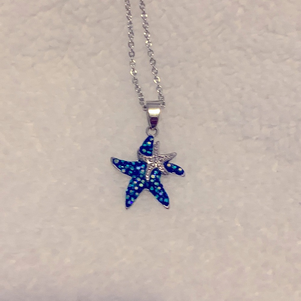 Brand new starfish necklace 🌟